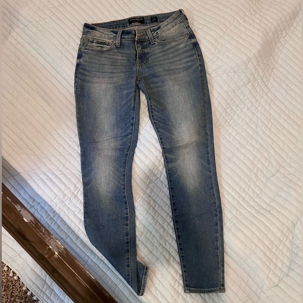 Lucky brand jeans. Never worn.